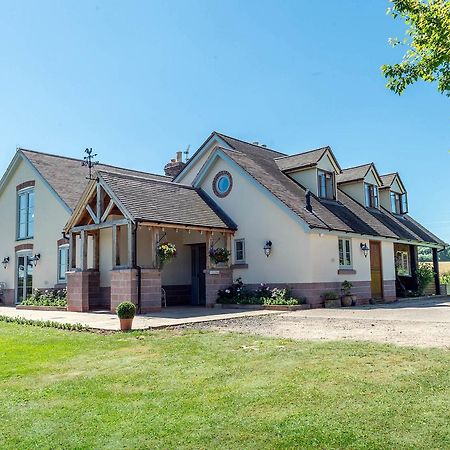 The Dinney B&B Бриджнорт Екстериор снимка