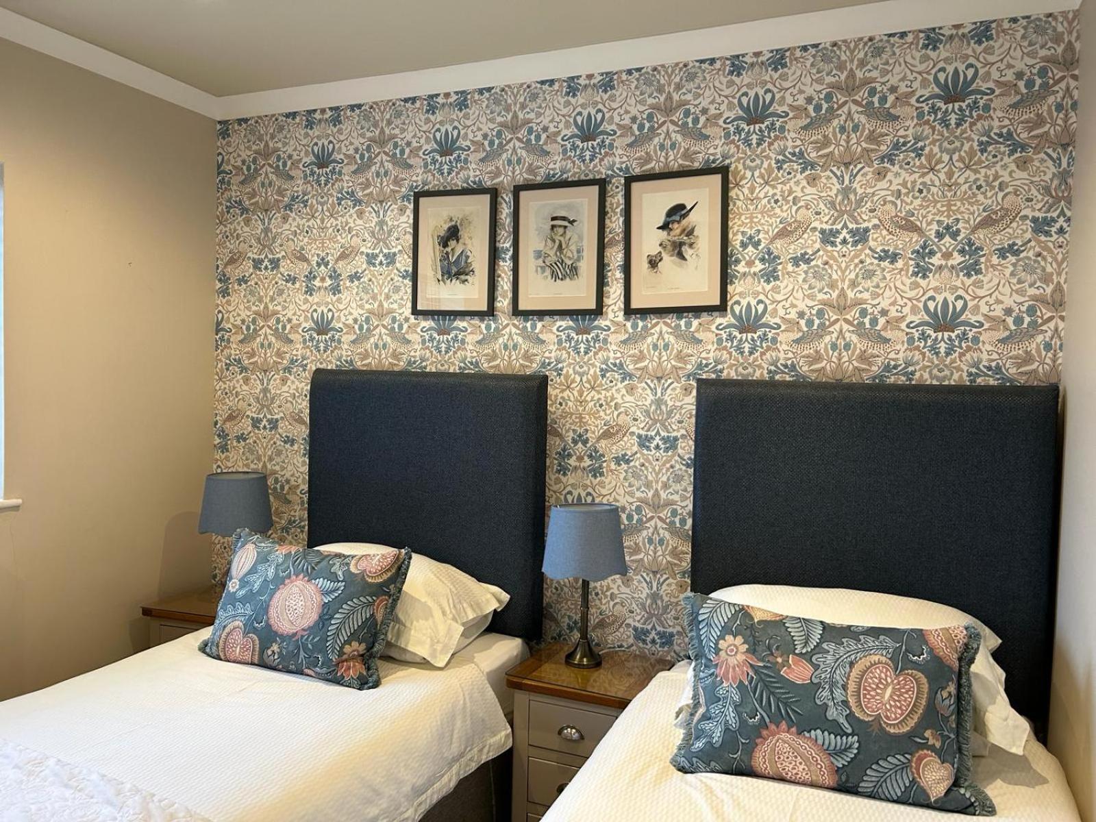 The Dinney B&B Бриджнорт Екстериор снимка