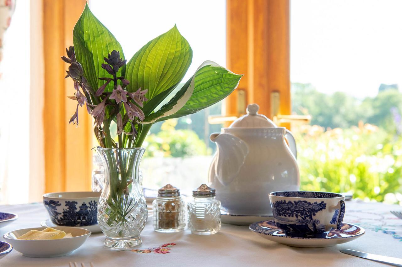 The Dinney B&B Бриджнорт Екстериор снимка